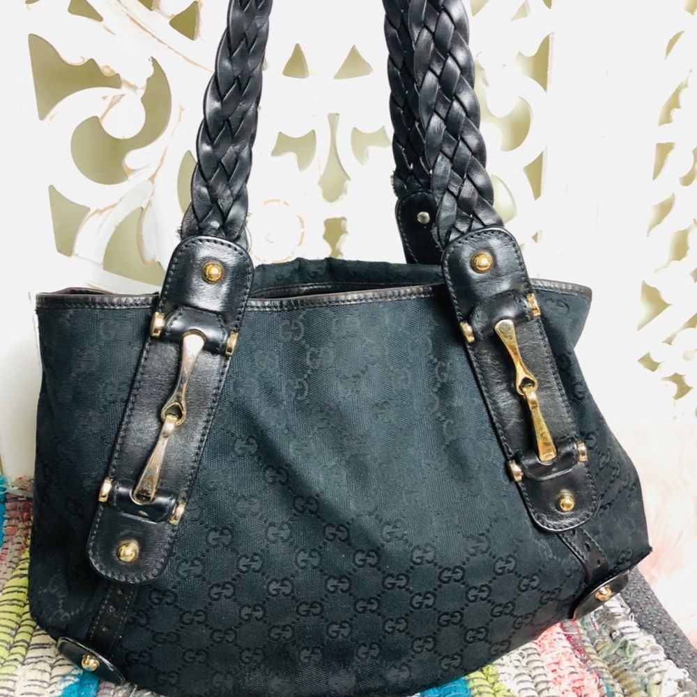 EUC Authentic Black Gucci Logo Bag